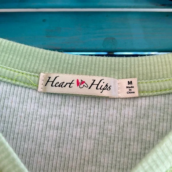 Heart Hips Light Green Juniors Floral Short Sleeve Top - Picture 3 of 5